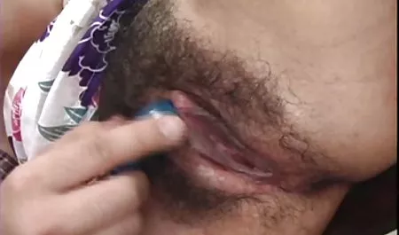 تحویل در دختر و بلافاصله شروع به بوسه و کیربزرگ خارجی سپس
