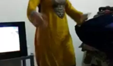 ونسا دکر درگیر هر سوپر کیرکوس روز صبح در یوگا در یک خانه