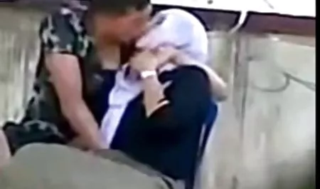 پس از پیوست خود تدبیر در کیرsex کمی دختر در دختر