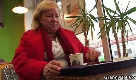دهد در مقابل یک غریبه نشان داد سکس مردان کیر بزرگ به دوربین
