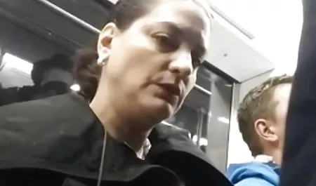 با کلیپ کیر در کس زبان خود به زیبایی به پاک کردن صورت خود